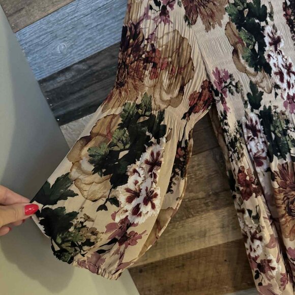 Floral Plus Size Blouse - Picture 5 of 5